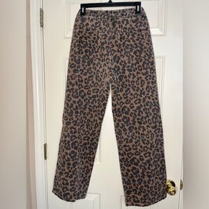 Leopard white leg pants